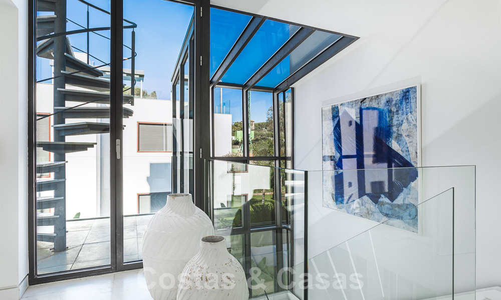 Instapklare, modernistische luxevilla te koop, nabij het strand en Puerto Banus, op de Golden Mile in Marbella 39363