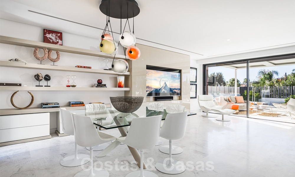 Instapklare, modernistische luxevilla te koop, nabij het strand en Puerto Banus, op de Golden Mile in Marbella 39366