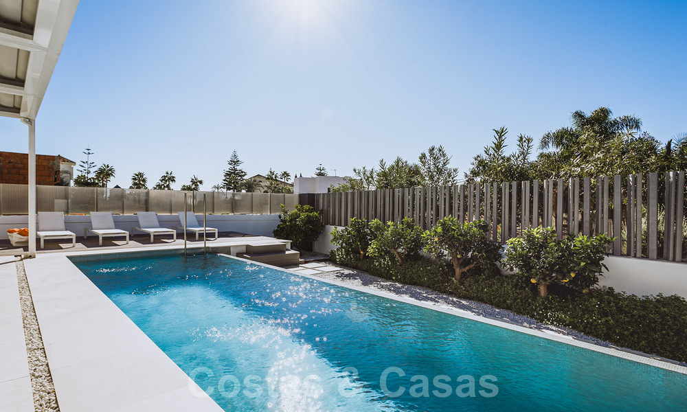 Instapklare, modernistische luxevilla te koop, nabij het strand en Puerto Banus, op de Golden Mile in Marbella 39369