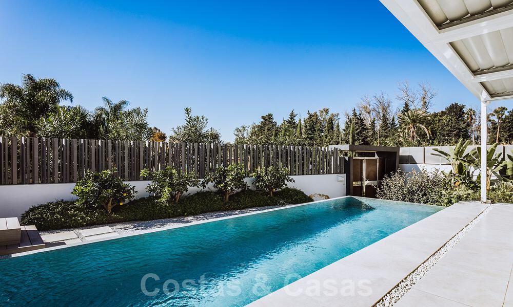 Instapklare, modernistische luxevilla te koop, nabij het strand en Puerto Banus, op de Golden Mile in Marbella 39370
