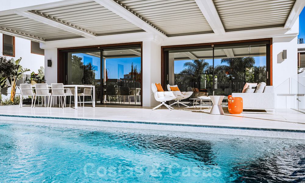 Instapklare, modernistische luxevilla te koop, nabij het strand en Puerto Banus, op de Golden Mile in Marbella 39372