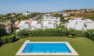 Moderne luxevilla te koop in een afgesloten woonwijk in Nueva Andalucia, Marbella 39385 