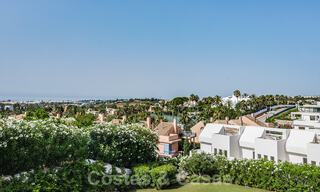Moderne luxevilla te koop in een afgesloten woonwijk in Nueva Andalucia, Marbella 39386 