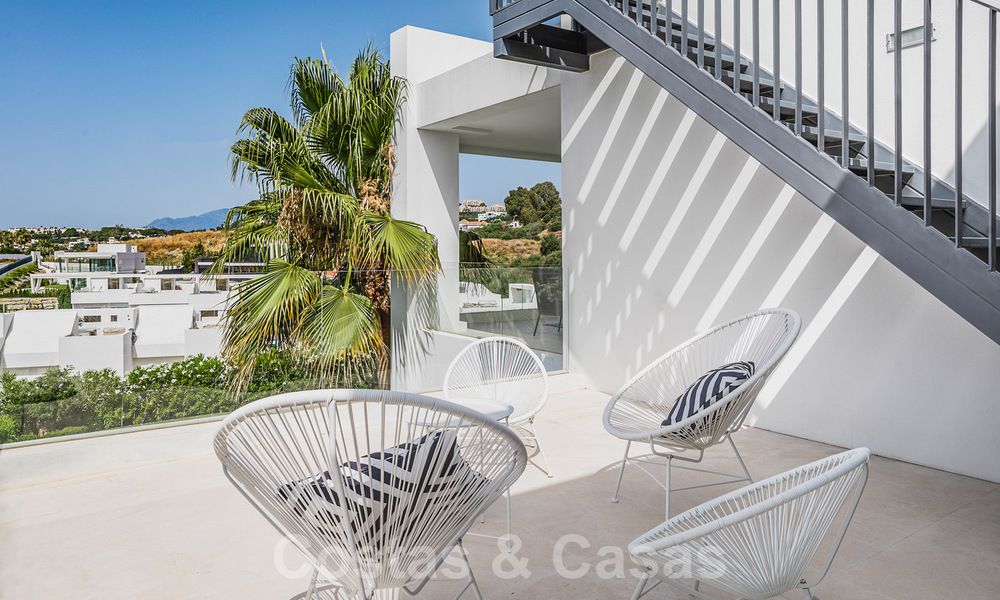 Moderne luxevilla te koop in een afgesloten woonwijk in Nueva Andalucia, Marbella 39392