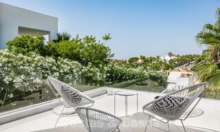 Moderne luxevilla te koop in een afgesloten woonwijk in Nueva Andalucia, Marbella 39393 