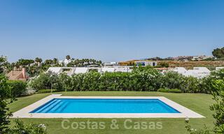 Moderne luxevilla te koop in een afgesloten woonwijk in Nueva Andalucia, Marbella 39396 