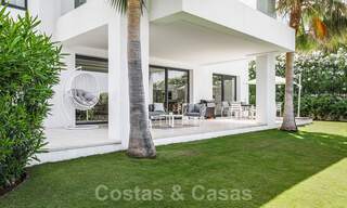 Moderne luxevilla te koop in een afgesloten woonwijk in Nueva Andalucia, Marbella 39401 