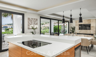 Moderne luxevilla te koop in een afgesloten woonwijk in Nueva Andalucia, Marbella 39403 