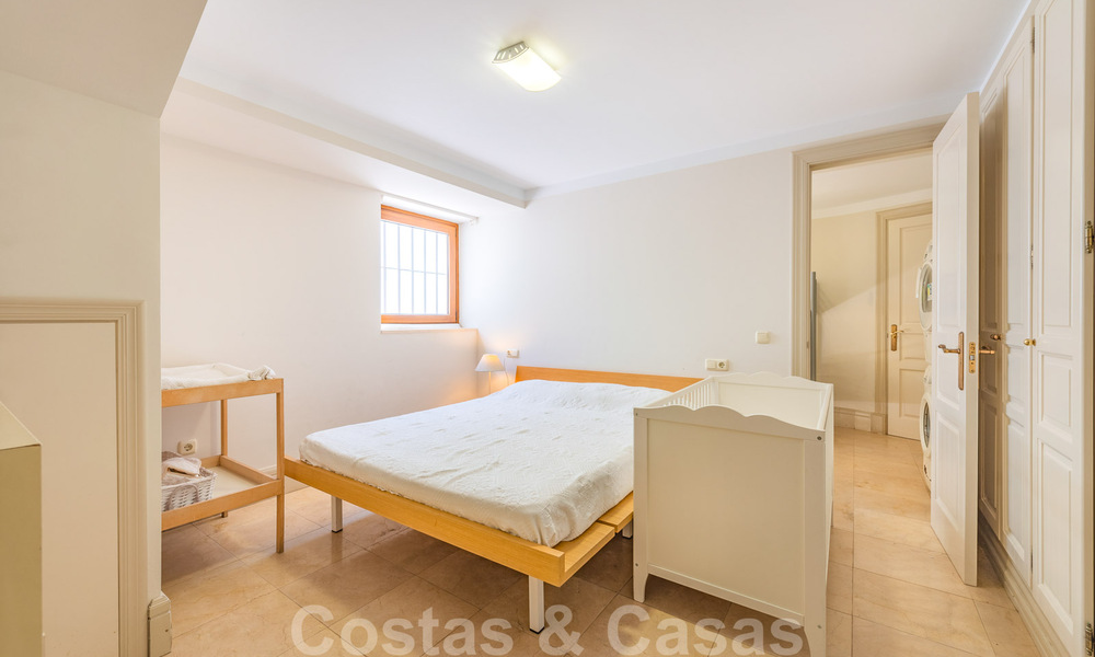 Spaanse villa koop in beachside urbanisatie op de Golden Mile in Marbella 39433
