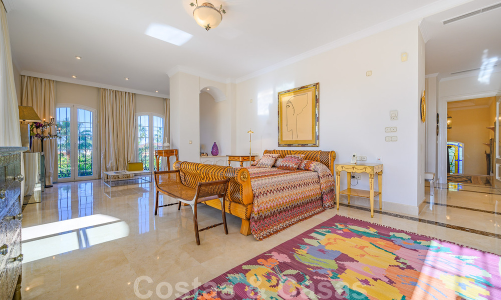 Spaanse stijl luxevilla te koop in de gegeerde strandwijk Bahia de Marbella 39449