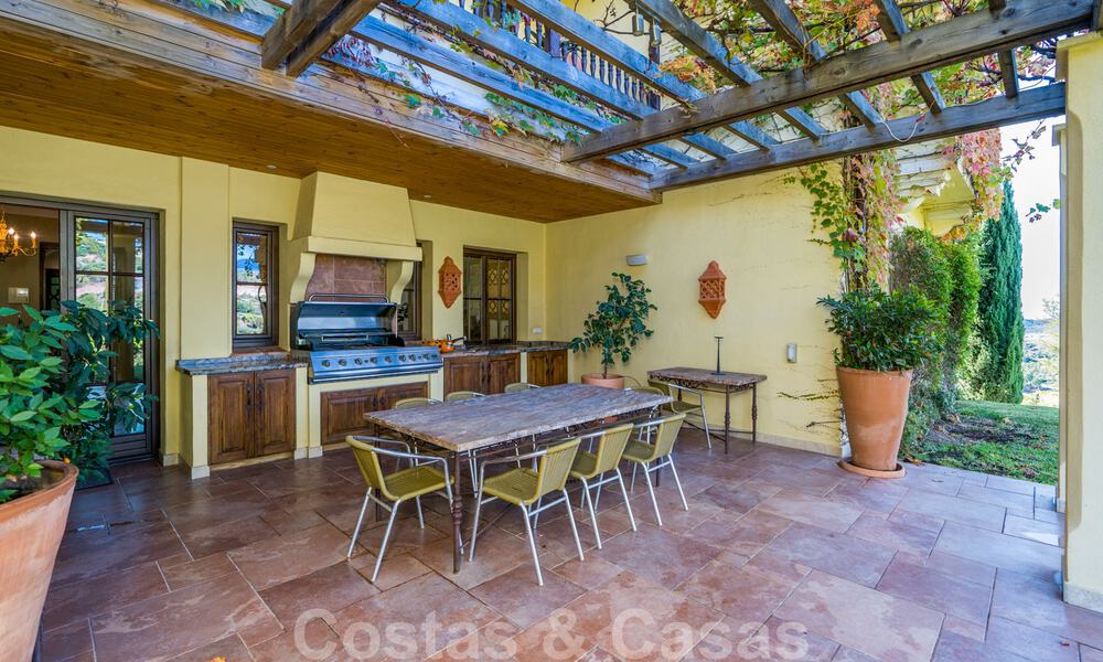 Sprookjesachtig villa in Alahambra stijl te koop in het exclusieve Marbella Club Golf Resort in Benahavis aan de Costa del Sol 39511