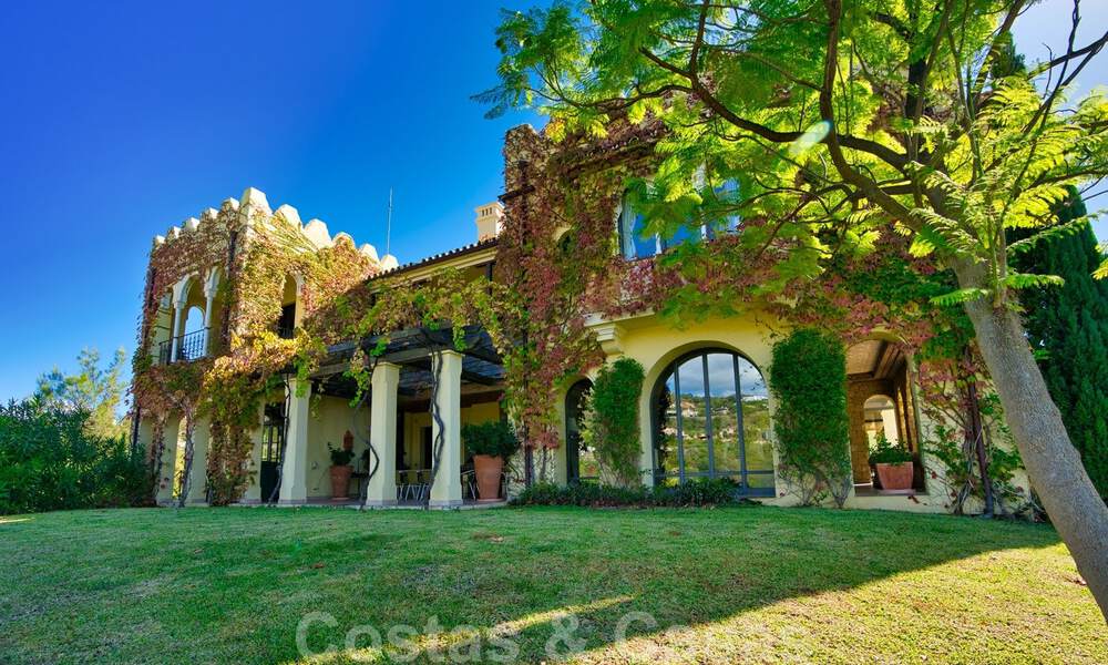 Sprookjesachtig villa in Alahambra stijl te koop in het exclusieve Marbella Club Golf Resort in Benahavis aan de Costa del Sol 39540