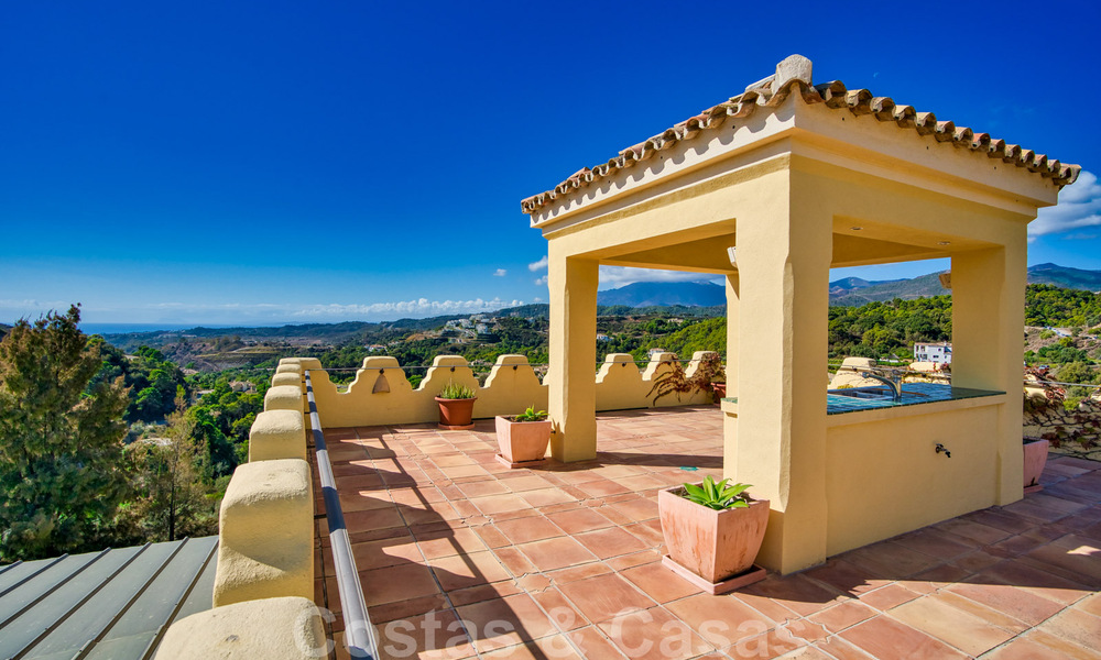 Sprookjesachtig villa in Alahambra stijl te koop in het exclusieve Marbella Club Golf Resort in Benahavis aan de Costa del Sol 39543
