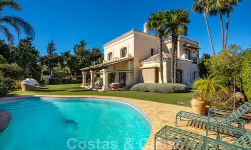 Luxevilla in Mediterrane stijl te koop op wandelafstand van het strand, de golfbaan en voorzieningen in het prestigieuze Guadalmina Baja te Marbella 39580