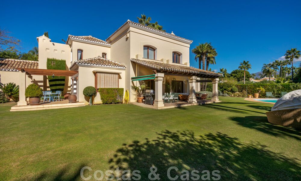 Luxevilla in Mediterrane stijl te koop op wandelafstand van het strand, de golfbaan en voorzieningen in het prestigieuze Guadalmina Baja te Marbella 39581