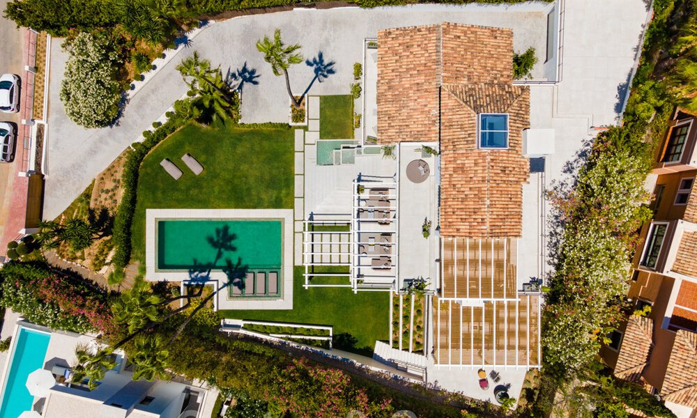 Gerenoveerde, riante luxevilla te koop in een Mediterrane stijl met een eigentijds design in Nueva Andalucia, Marbella 39597