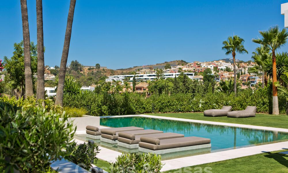 Gerenoveerde, riante luxevilla te koop in een Mediterrane stijl met een eigentijds design in Nueva Andalucia, Marbella 39607