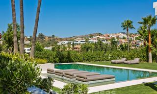 Gerenoveerde, riante luxevilla te koop in een Mediterrane stijl met een eigentijds design in Nueva Andalucia, Marbella 39607 