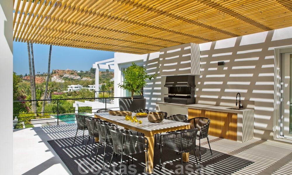 Gerenoveerde, riante luxevilla te koop in een Mediterrane stijl met een eigentijds design in Nueva Andalucia, Marbella 39608