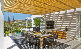 Gerenoveerde, riante luxevilla te koop in een Mediterrane stijl met een eigentijds design in Nueva Andalucia, Marbella 39608 