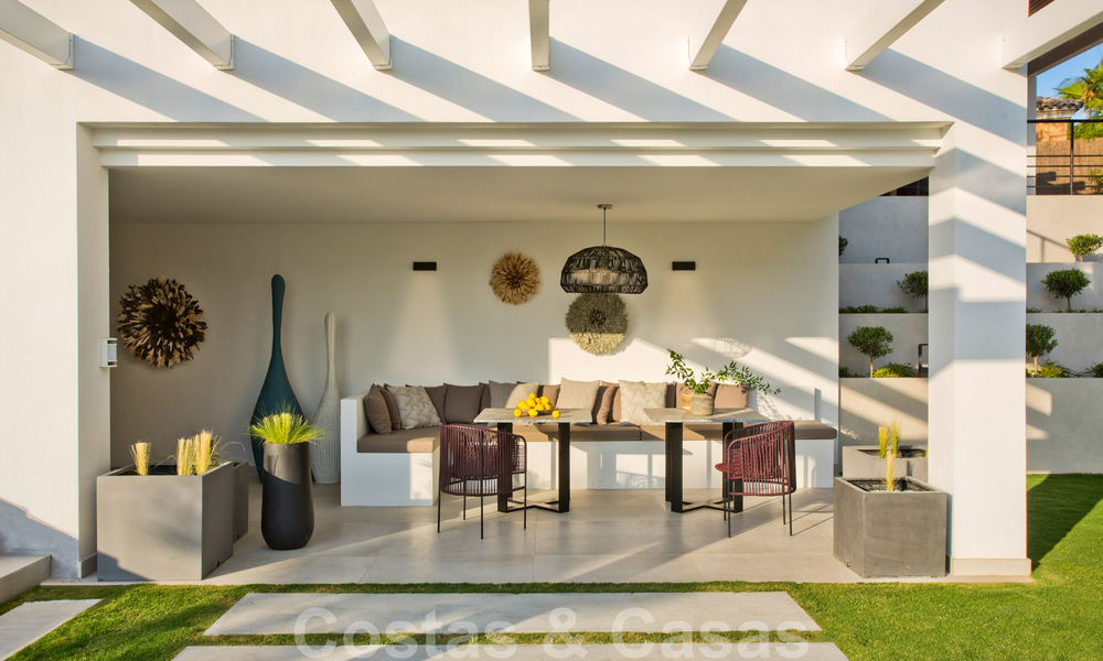 Gerenoveerde, riante luxevilla te koop in een Mediterrane stijl met een eigentijds design in Nueva Andalucia, Marbella 39622
