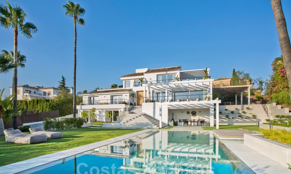Gerenoveerde, riante luxevilla te koop in een Mediterrane stijl met een eigentijds design in Nueva Andalucia, Marbella 39623