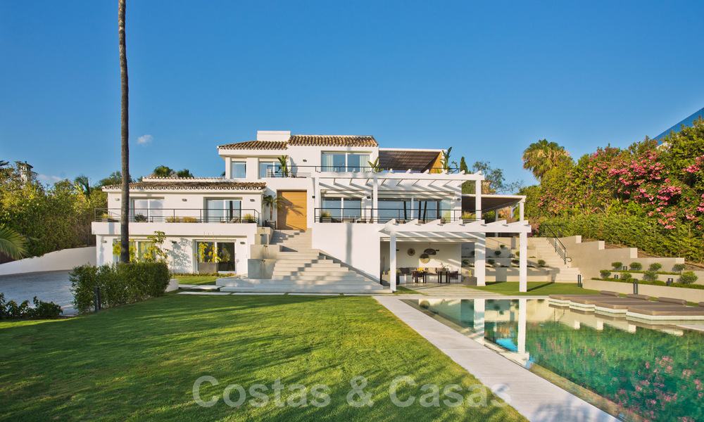 Gerenoveerde, riante luxevilla te koop in een Mediterrane stijl met een eigentijds design in Nueva Andalucia, Marbella 39624