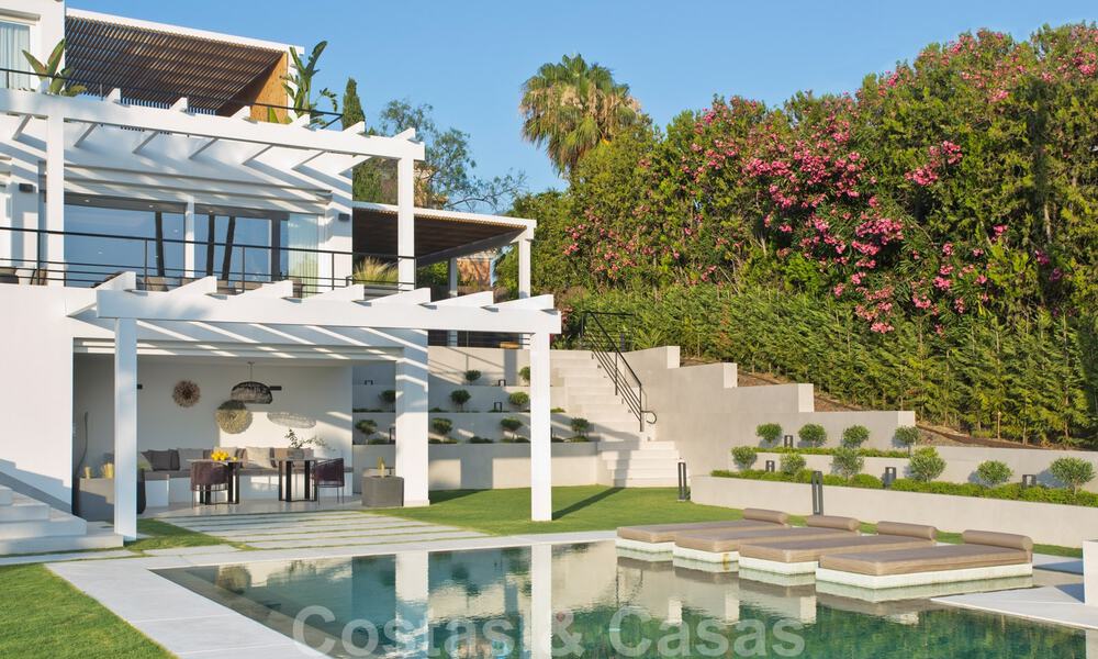 Gerenoveerde, riante luxevilla te koop in een Mediterrane stijl met een eigentijds design in Nueva Andalucia, Marbella 39626