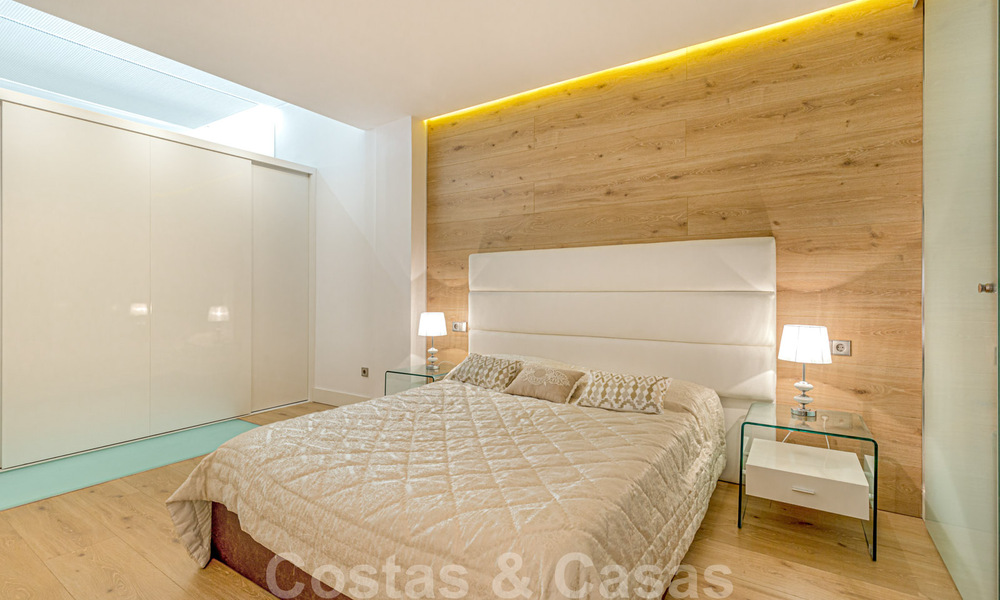 Eigentijds gerenoveerd, eerstelijns strand appartement te koop in Gray D’Albion in Puerto Banus, Marbella 39760