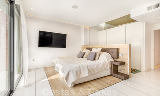 Eigentijds gerenoveerd, eerstelijns strand appartement te koop in Gray D’Albion in Puerto Banus, Marbella 39764 