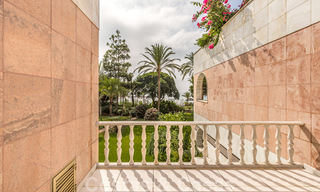 Eigentijds gerenoveerd, eerstelijns strand appartement te koop in Gray D’Albion in Puerto Banus, Marbella 39767 