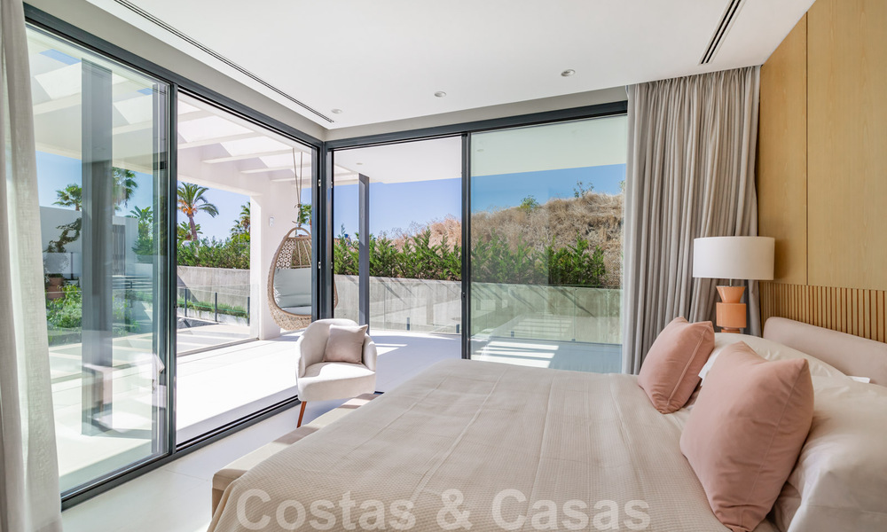 Instapklare, meesterlijke, moderne, hedendaagse villa te koop in Nueva Andalucia, Marbella 39878