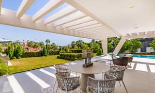 Instapklare, meesterlijke, moderne, hedendaagse villa te koop in Nueva Andalucia, Marbella 39890 