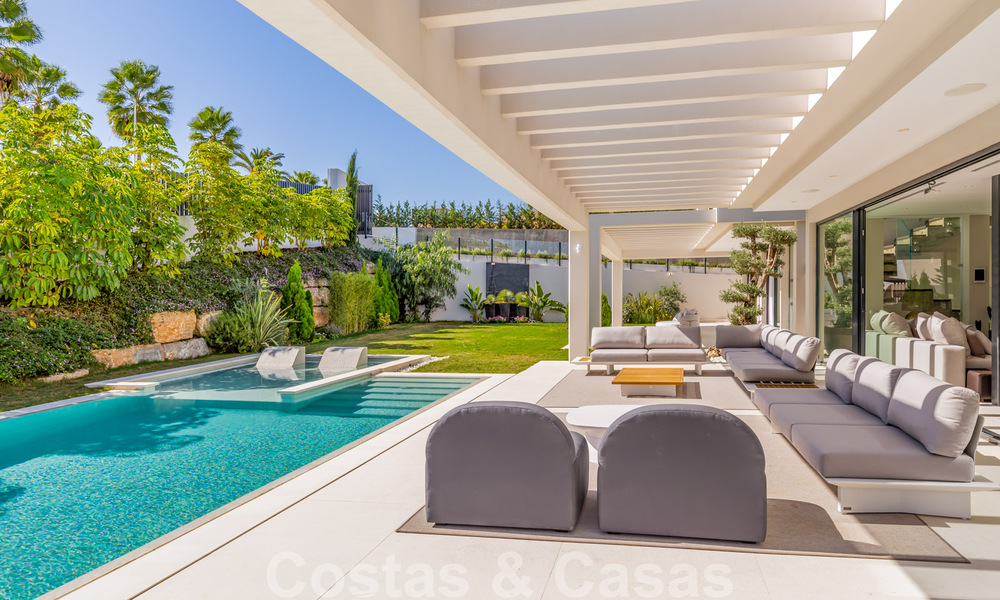 Instapklare, meesterlijke, moderne, hedendaagse villa te koop in Nueva Andalucia, Marbella 39892