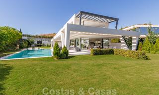 Instapklare, meesterlijke, moderne, hedendaagse villa te koop in Nueva Andalucia, Marbella 39893 