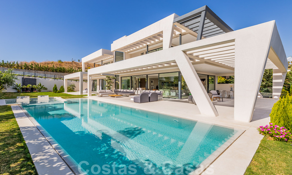 Instapklare, meesterlijke, moderne, hedendaagse villa te koop in Nueva Andalucia, Marbella 39894