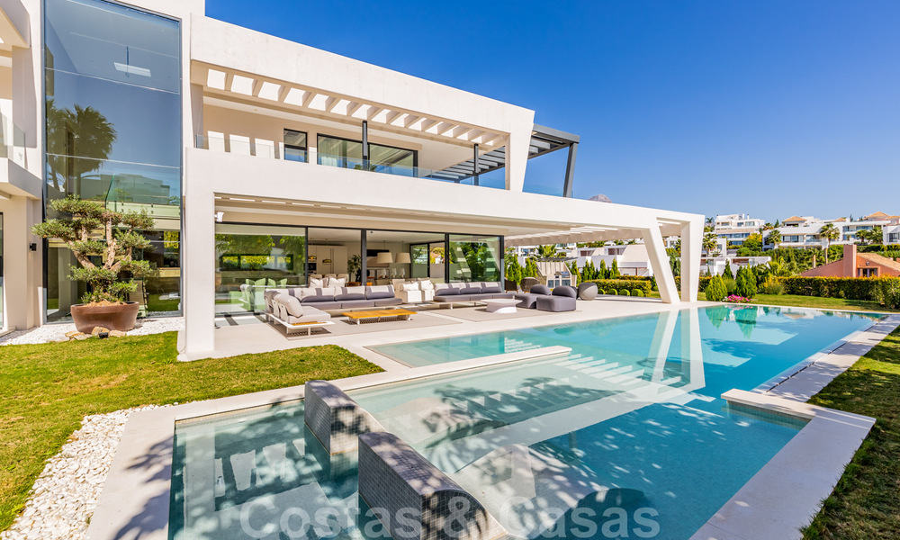 Instapklare, meesterlijke, moderne, hedendaagse villa te koop in Nueva Andalucia, Marbella 39895
