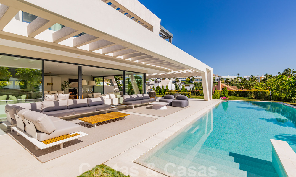 Instapklare, meesterlijke, moderne, hedendaagse villa te koop in Nueva Andalucia, Marbella 39896