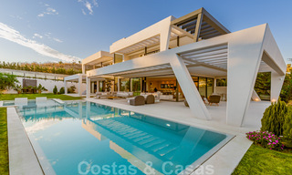Instapklare, meesterlijke, moderne, hedendaagse villa te koop in Nueva Andalucia, Marbella 39902 