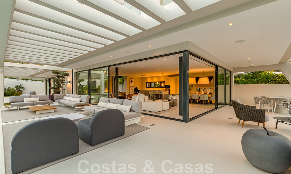 Instapklare, meesterlijke, moderne, hedendaagse villa te koop in Nueva Andalucia, Marbella 39904