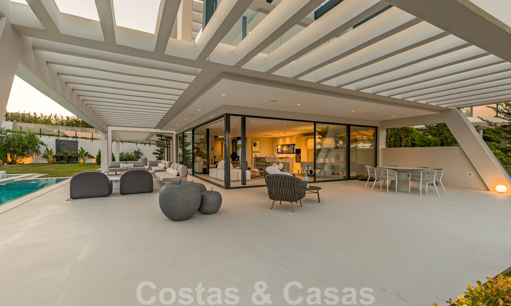 Instapklare, meesterlijke, moderne, hedendaagse villa te koop in Nueva Andalucia, Marbella 39905