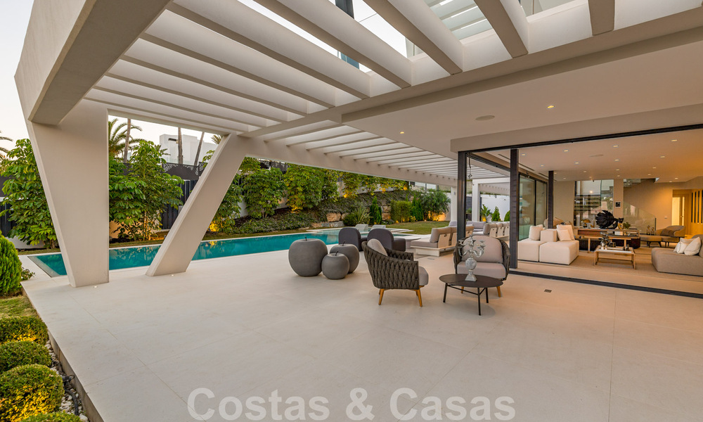 Instapklare, meesterlijke, moderne, hedendaagse villa te koop in Nueva Andalucia, Marbella 39906