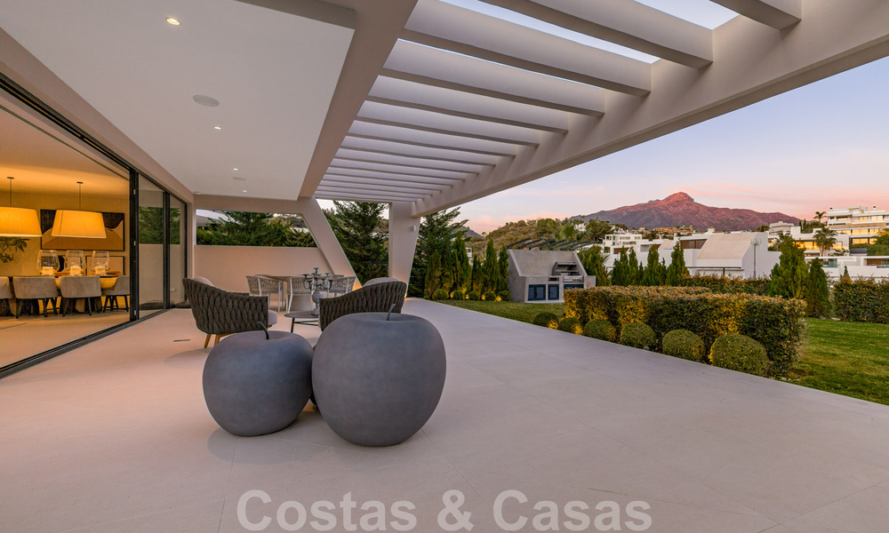 Instapklare, meesterlijke, moderne, hedendaagse villa te koop in Nueva Andalucia, Marbella 39911