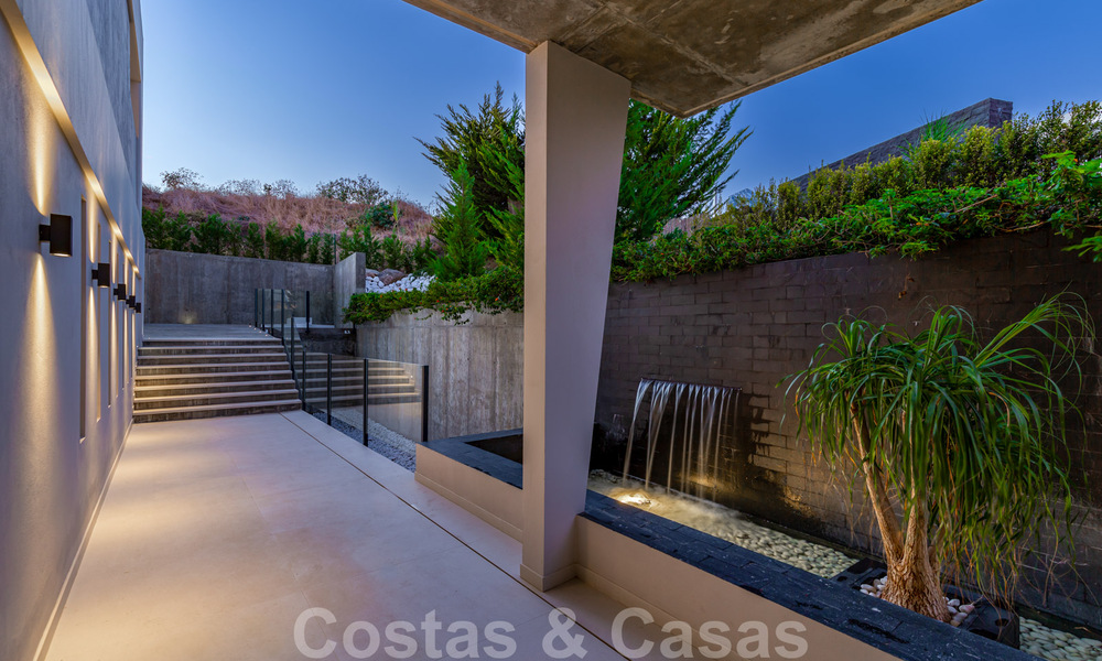 Instapklare, meesterlijke, moderne, hedendaagse villa te koop in Nueva Andalucia, Marbella 39916