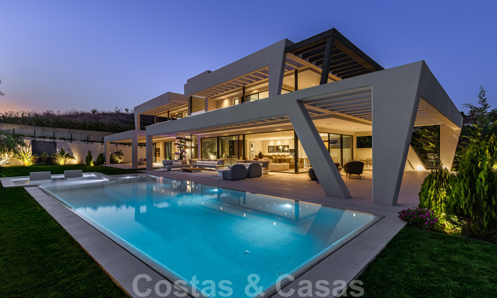 Instapklare, meesterlijke, moderne, hedendaagse villa te koop in Nueva Andalucia, Marbella 39918