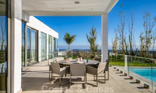 Riante, architecturale villa te koop met spectaculair open zeezicht in een gated community in Benahavis - Marbella 39920 