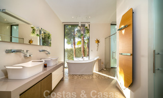 Riante, architecturale villa te koop met spectaculair open zeezicht in een gated community in Benahavis - Marbella 39925 
