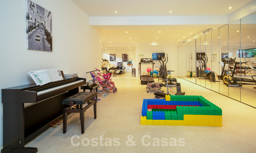 Riante, architecturale villa te koop met spectaculair open zeezicht in een gated community in Benahavis - Marbella 39933