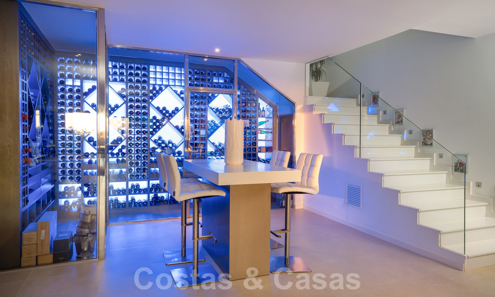 Riante, architecturale villa te koop met spectaculair open zeezicht in een gated community in Benahavis - Marbella 39934