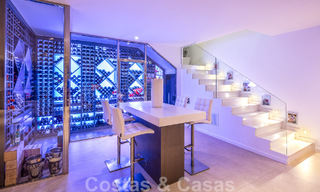 Riante, architecturale villa te koop met spectaculair open zeezicht in een gated community in Benahavis - Marbella 52155 
